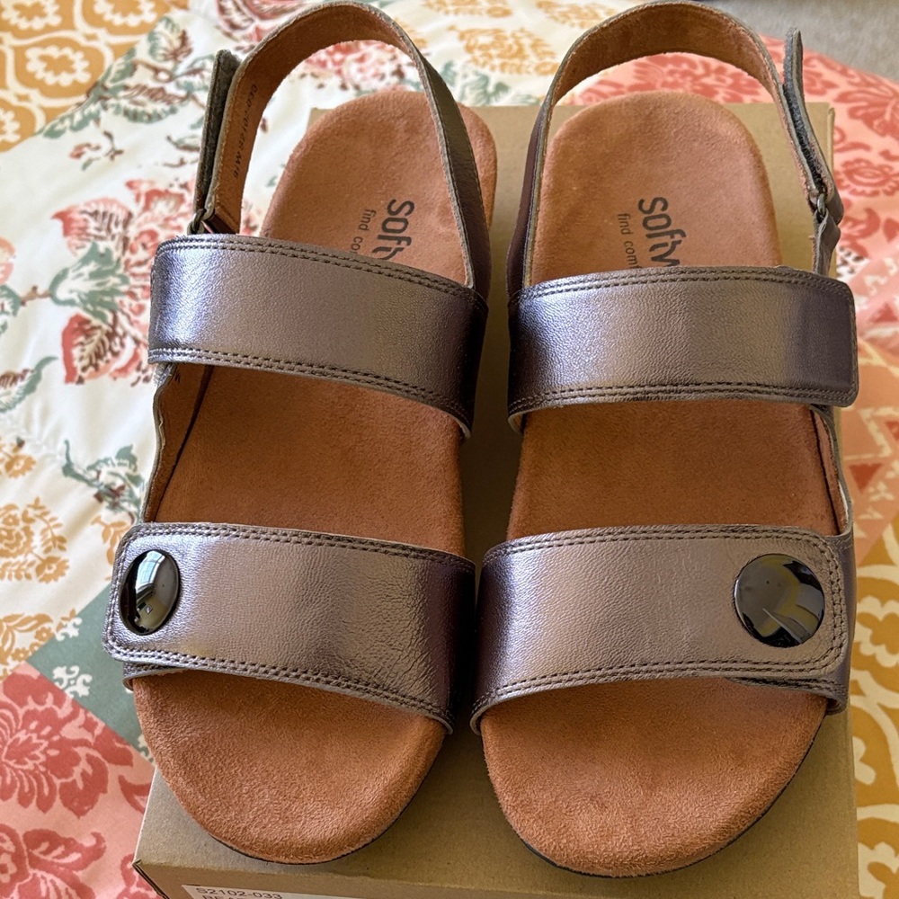 Softwalk Women's Shimmering Sandals